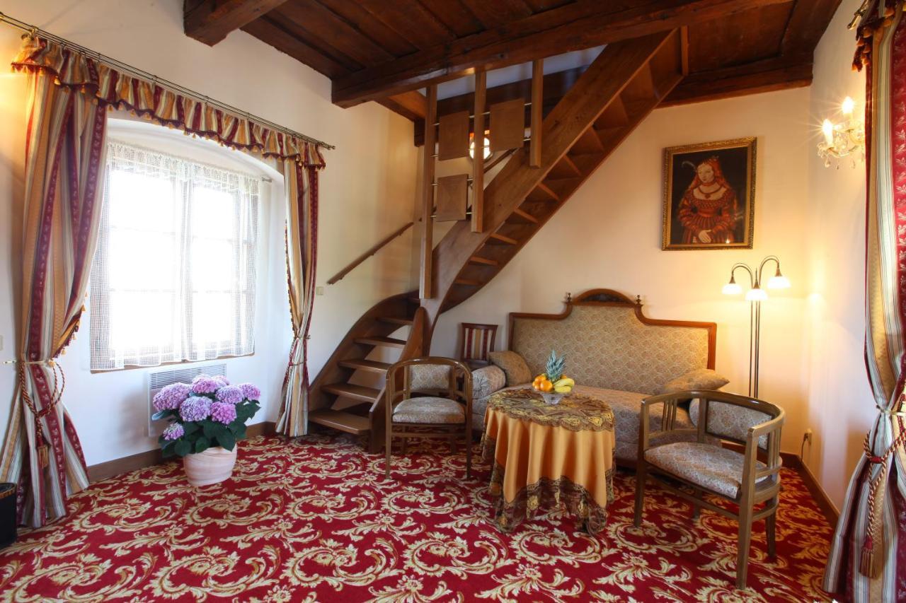 Hotel Fortna Chrudim Exteriör bild