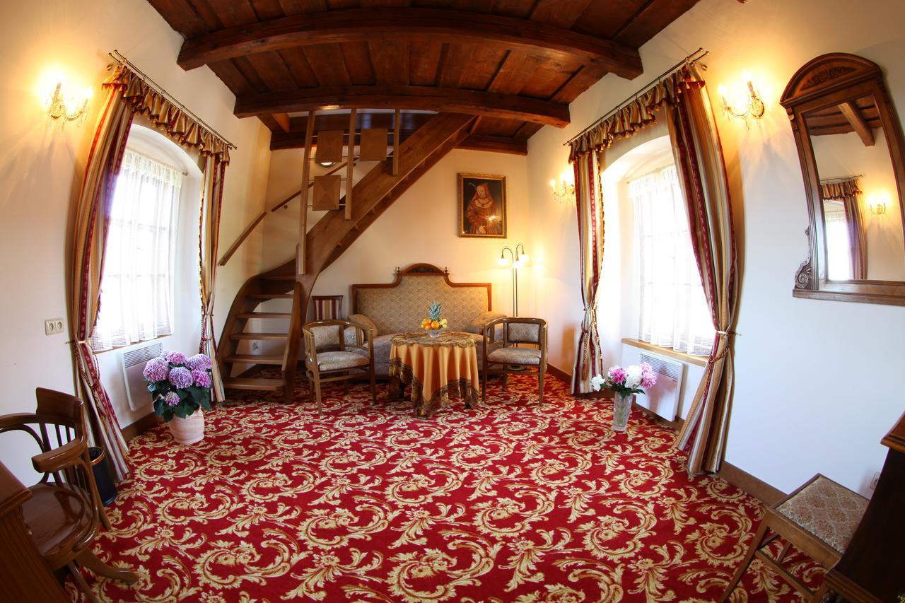 Hotel Fortna Chrudim Exteriör bild