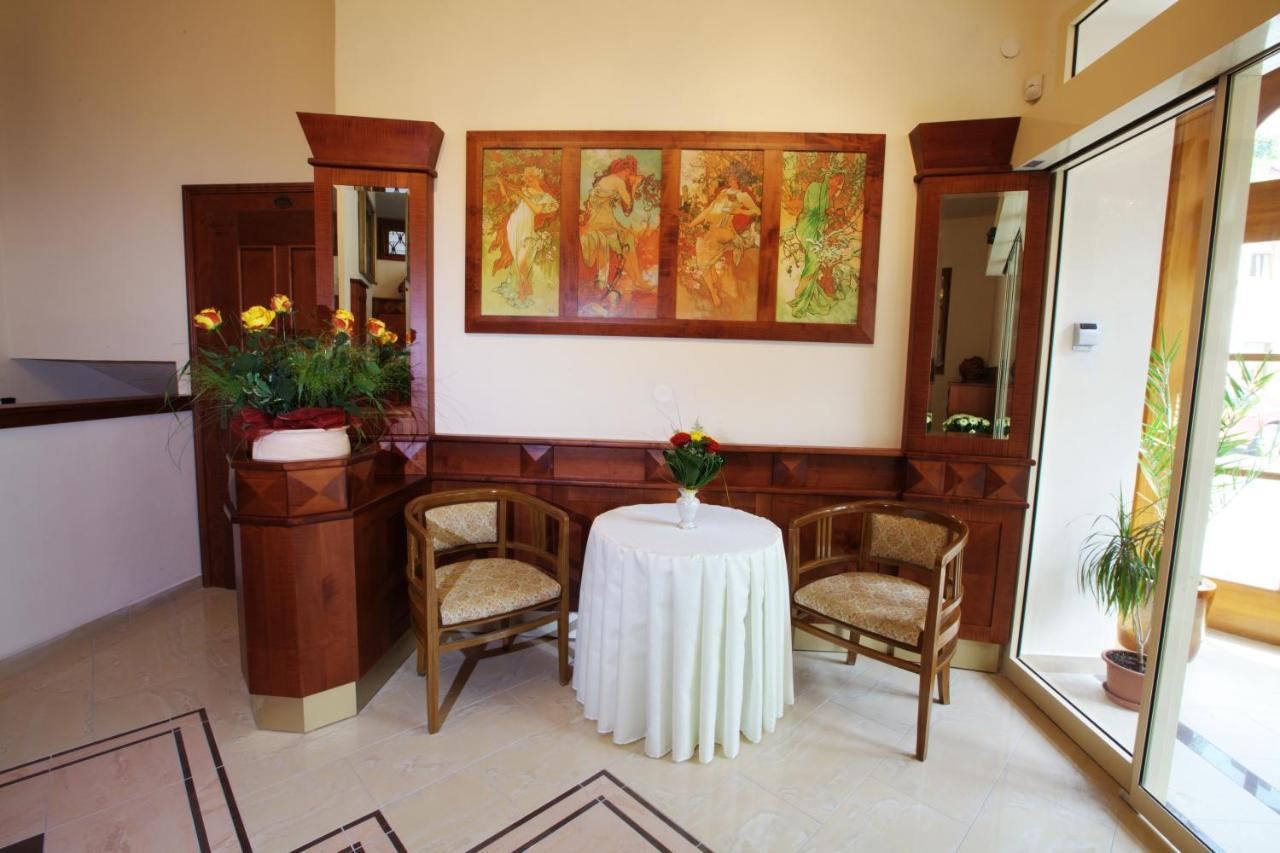 Hotel Fortna Chrudim Exteriör bild