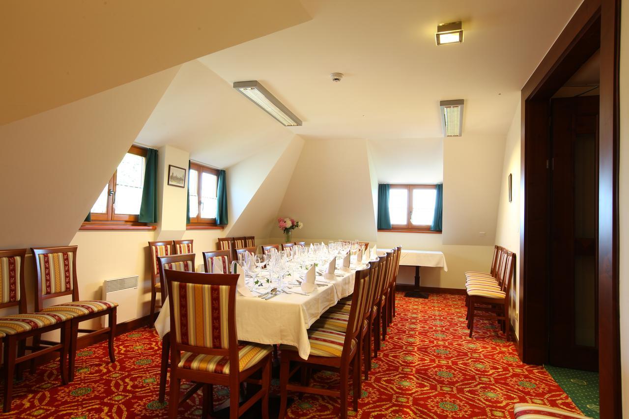 Hotel Fortna Chrudim Exteriör bild