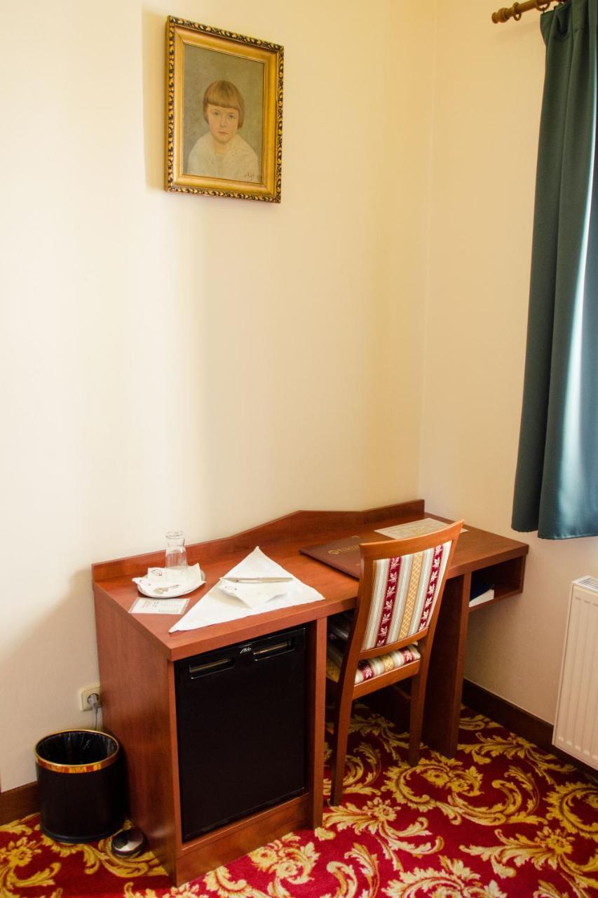 Hotel Fortna Chrudim Exteriör bild